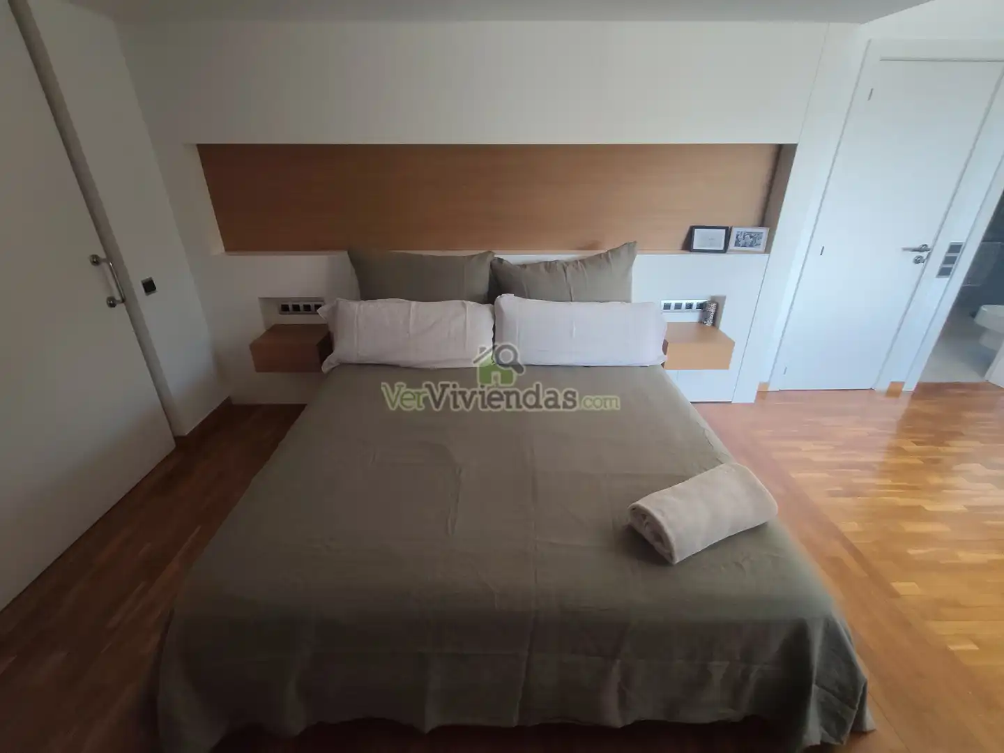 Dormitori de Casa o xalet en venda en Castellar del Vallès amb Calefacció, Jardí privat i Parquet