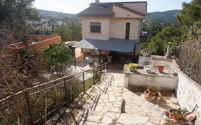 Exterior view of House or chalet for sale in La Bisbal del Penedès  with Terrace, Swimming Pool and Balcony