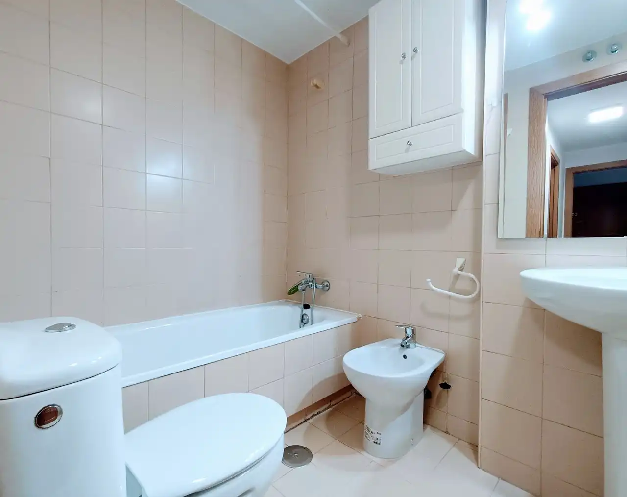 Badezimmer von Wohnung zur Miete in Madrid mit Klimaanlage, Heizung und Abstellraum