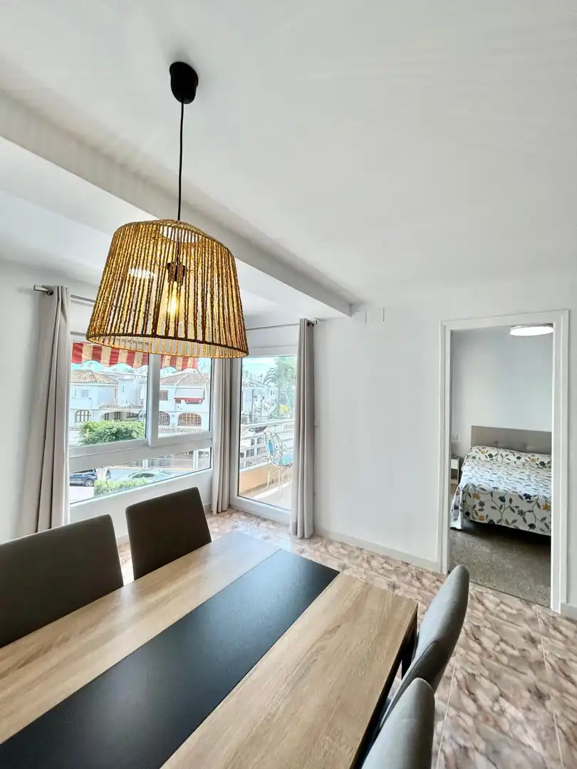 Menjador de Apartament de lloguer en La Pobla de Farnals amb Aire condicionat, Terrassa i Moblat