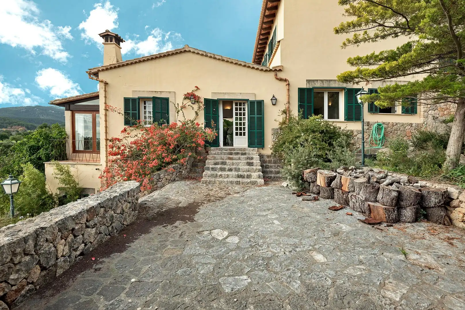 Vista exterior de Finca rústica de alquiler en  Palma de Mallorca con Aire acondicionado, Calefacción y Jardín privado