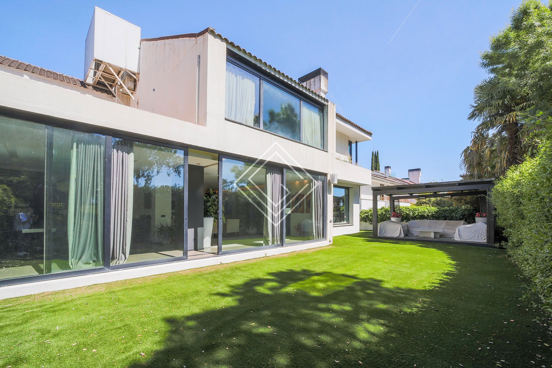Garden of Single-family semi-detached for sale in La Moraleja  with Air Conditioner, Heating and Private garden