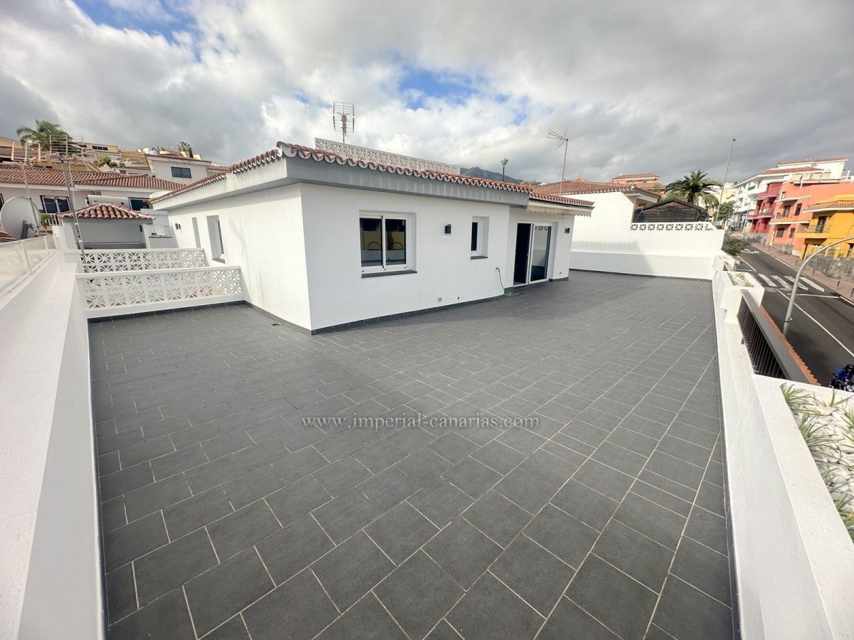 Vista exterior de Casa o xalet en venda en Los Realejos amb Terrassa i Forn