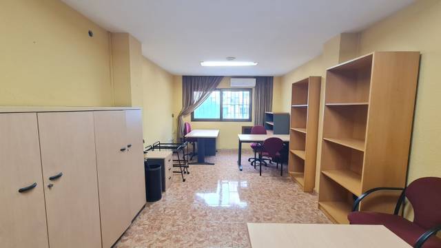Oficina en Alquiler en Los Castillejos - La Trinidad