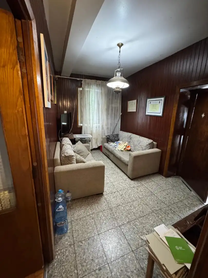 Sala d'estar de Casa o xalet en venda en Pontevedra Capital  amb Jardí privat, Traster i Moblat