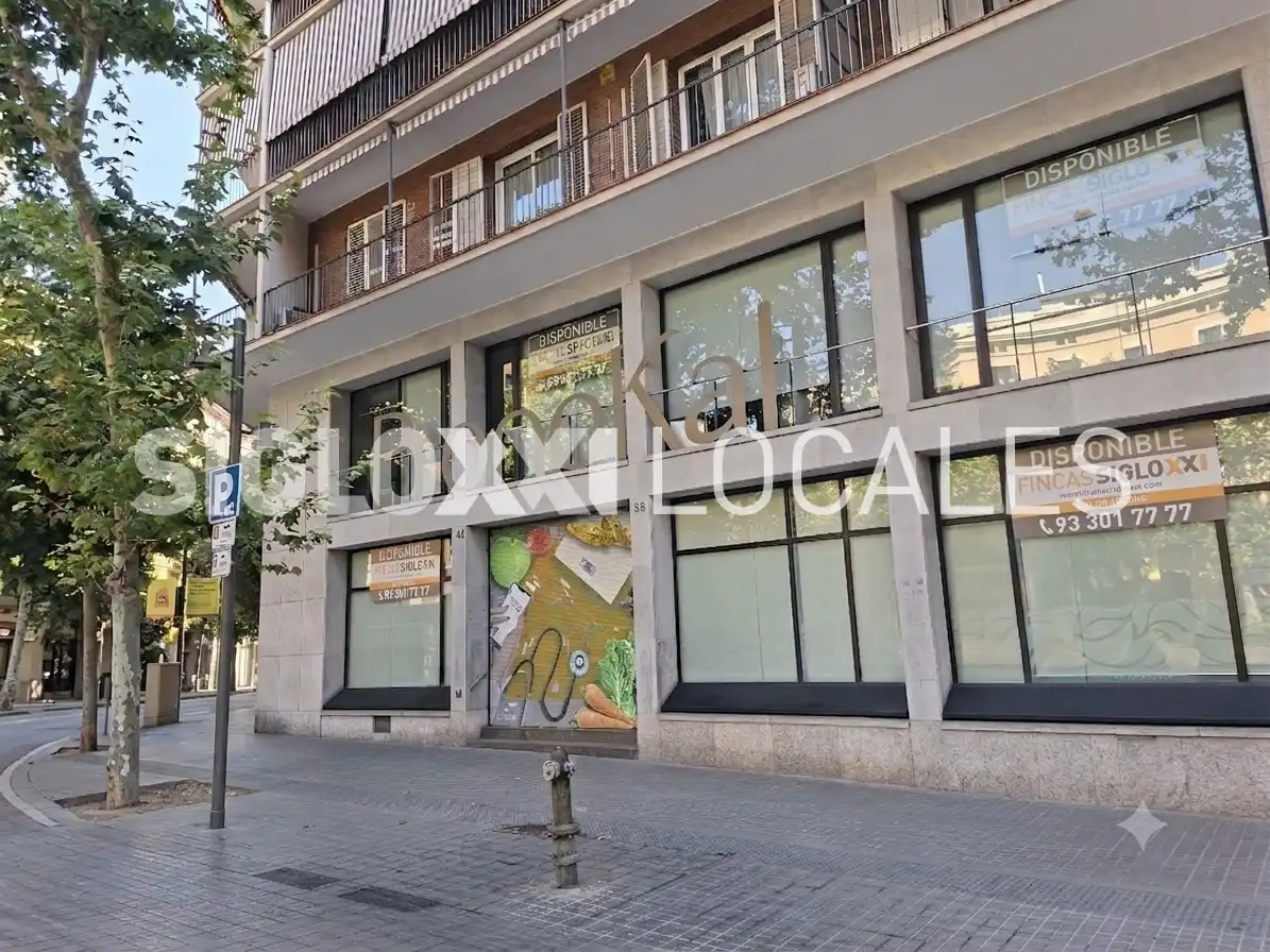 Exterior view of Commercial properties for rent in Barcelona  with Air Conditioner