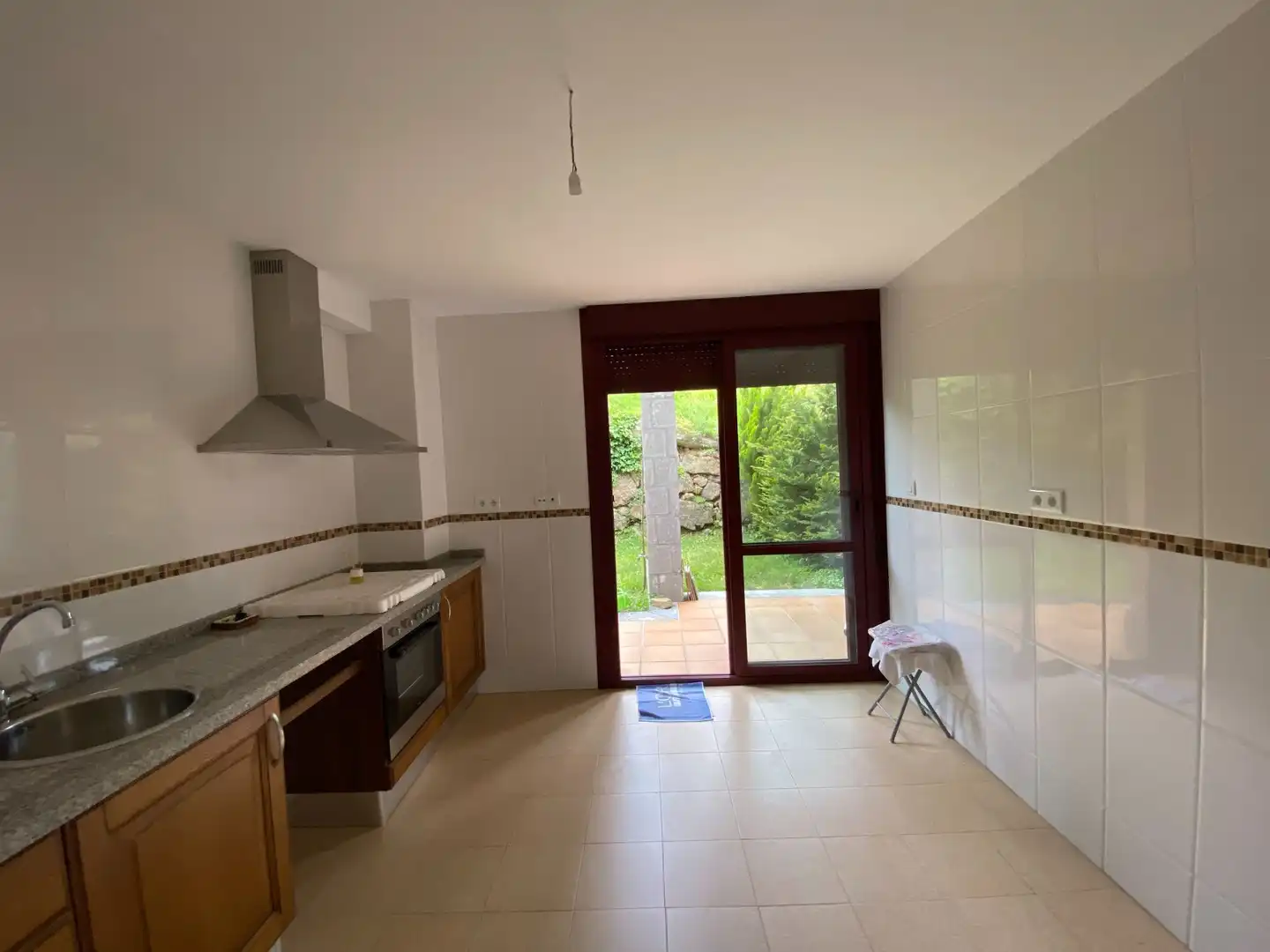 Cuina de Casa o xalet en venda en Cangas de Onís amb Calefacció i Traster