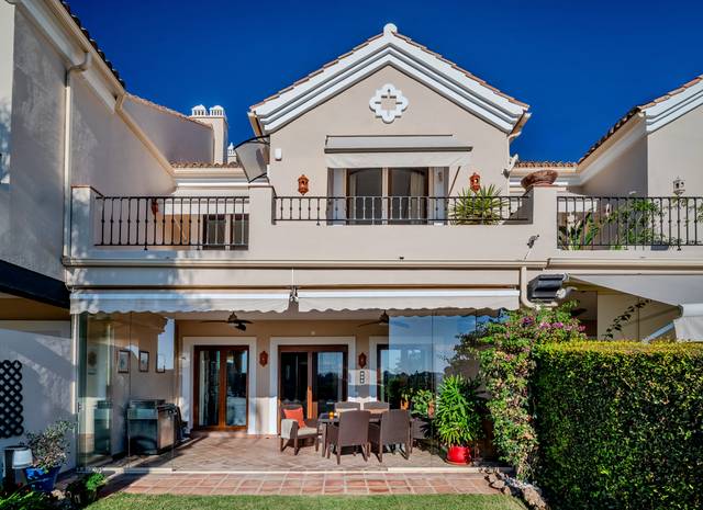 Casa adosada en Venta en Paraiso - Barronal