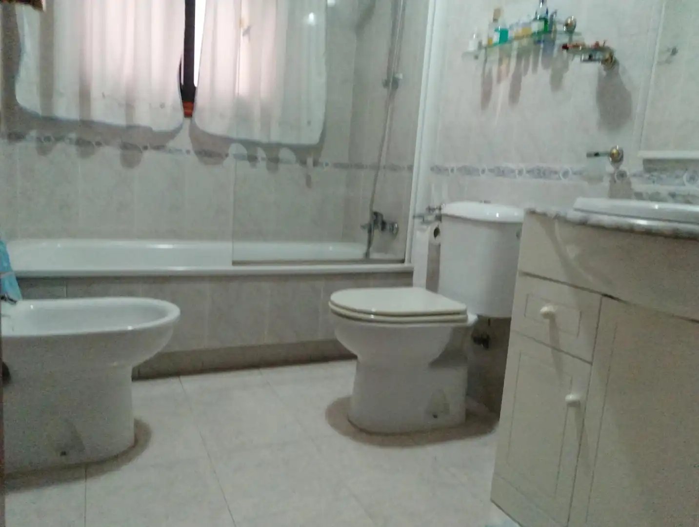 Bany de Apartament en venda en Vigo  amb Calefacció, Jardí privat i Parquet