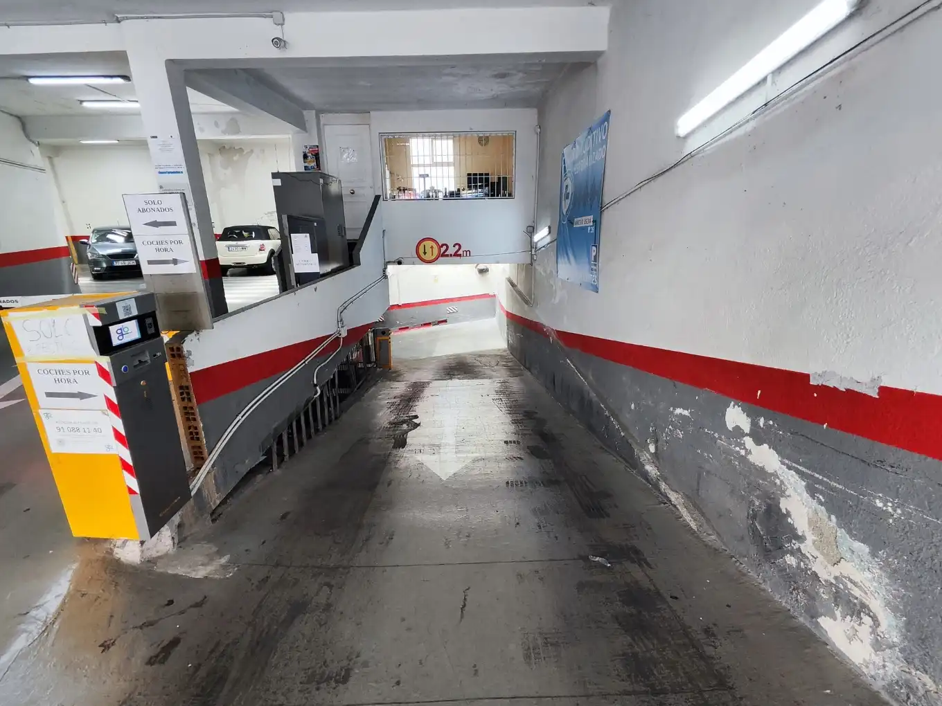 Parkplatz von Garage zur Miete in Madrid mit Alarm