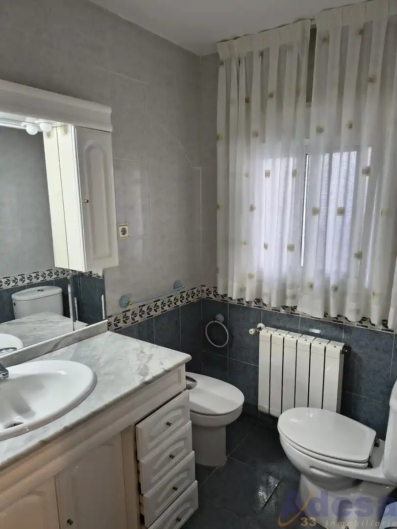 Baño de Casa o chalet en venta en La Torre de Esteban Hambrán con Calefacción y Trastero