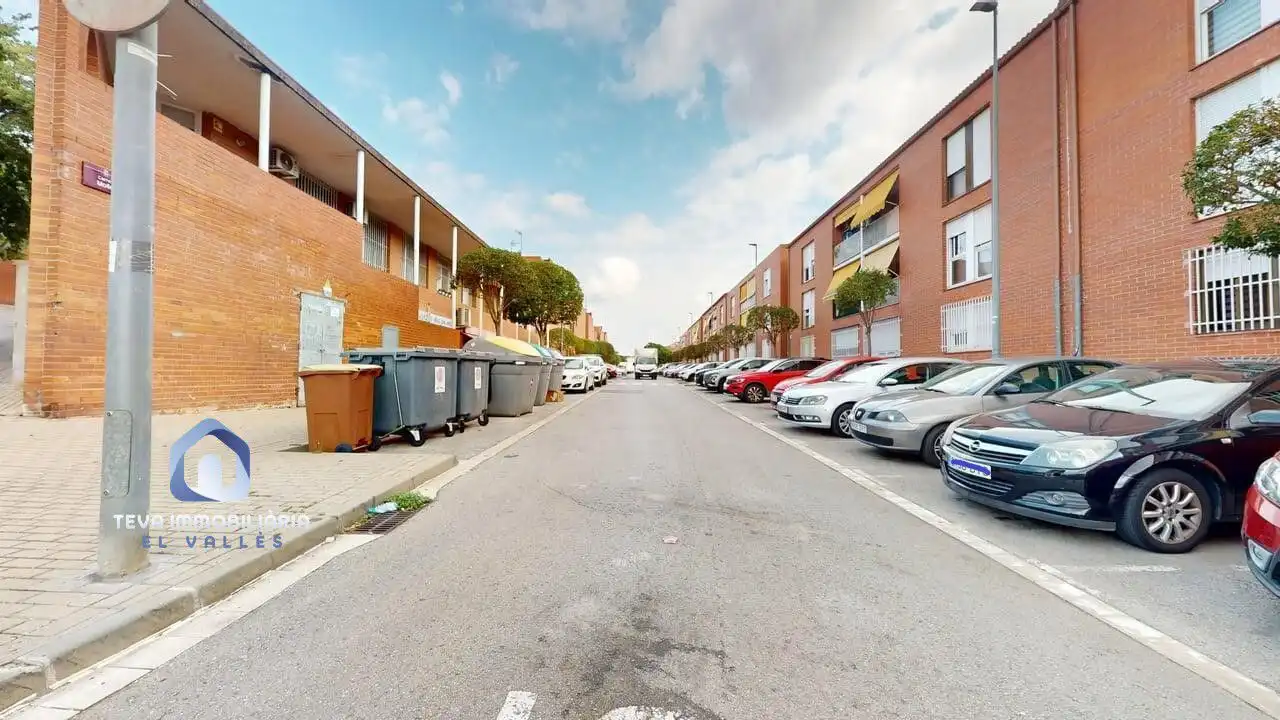 Vista exterior de Loft en venta en Canovelles con Calefacción