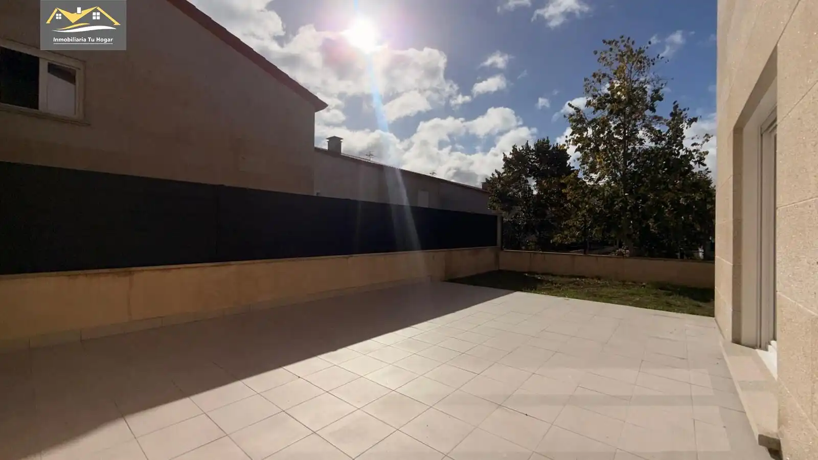 Terrassa de Casa adosada en venda en Allariz amb Calefacció, Jardí privat i Terrassa