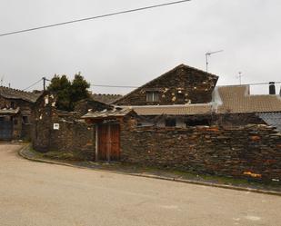 Vista exterior de Casa adosada en venda en Majaelrayo amb Jardí privat, Terrassa i Traster