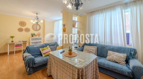 AMPLIO PISO SEMI REFORMADO DE 3 DORMITORIOS A 200 METROS DE LA PLAYA PUERTA DEL MAR EN ALMUÑÉCAR