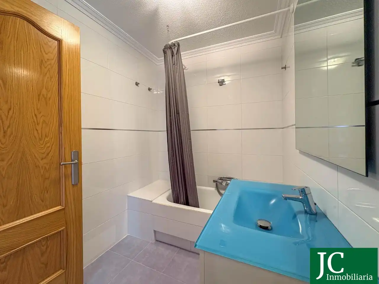 Badezimmer von Maisonette zum Verkauf in Colindres mit Heizung, Parkett und Terrasse