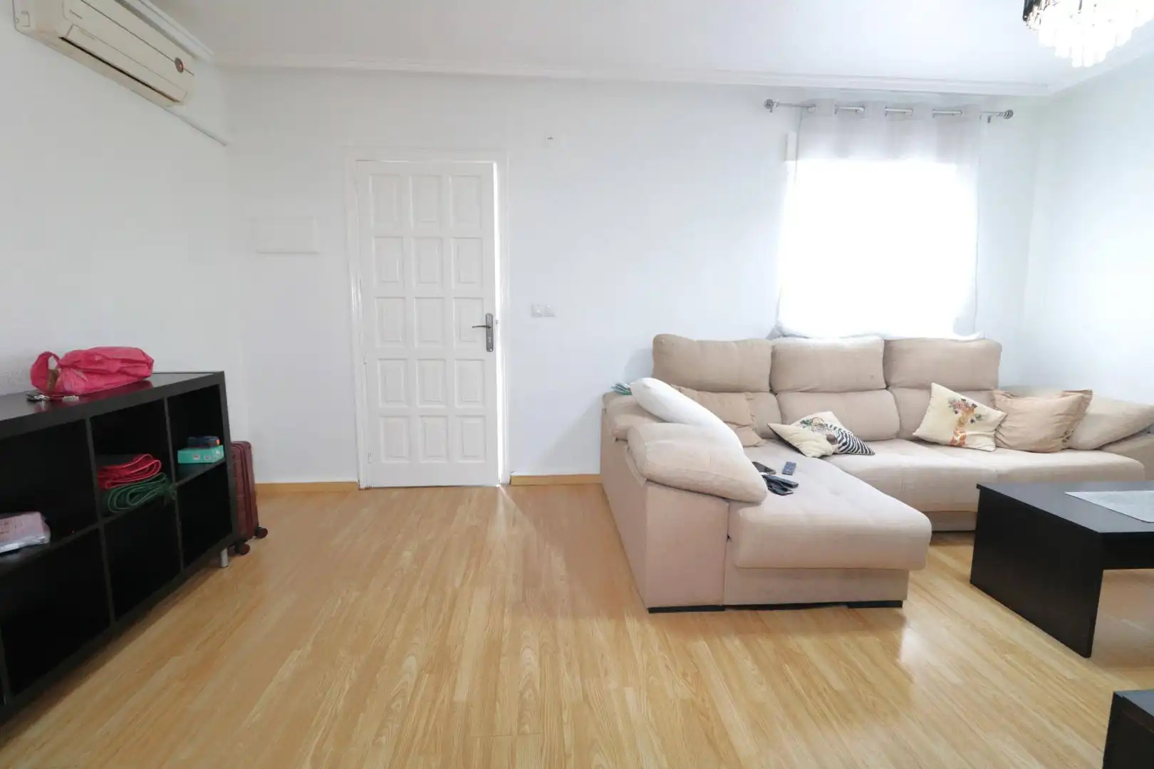 Sala de estar de Piso en venta en Torrevieja con Jardín privado, Amueblado y Piscina comunitaria