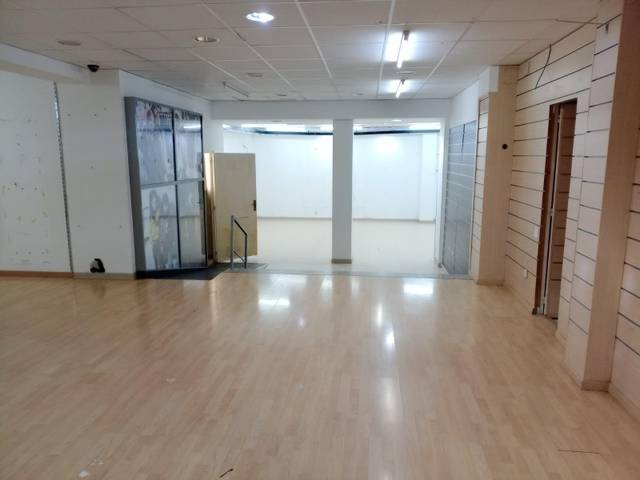 Local comercial en Alquiler en Centre Vila
