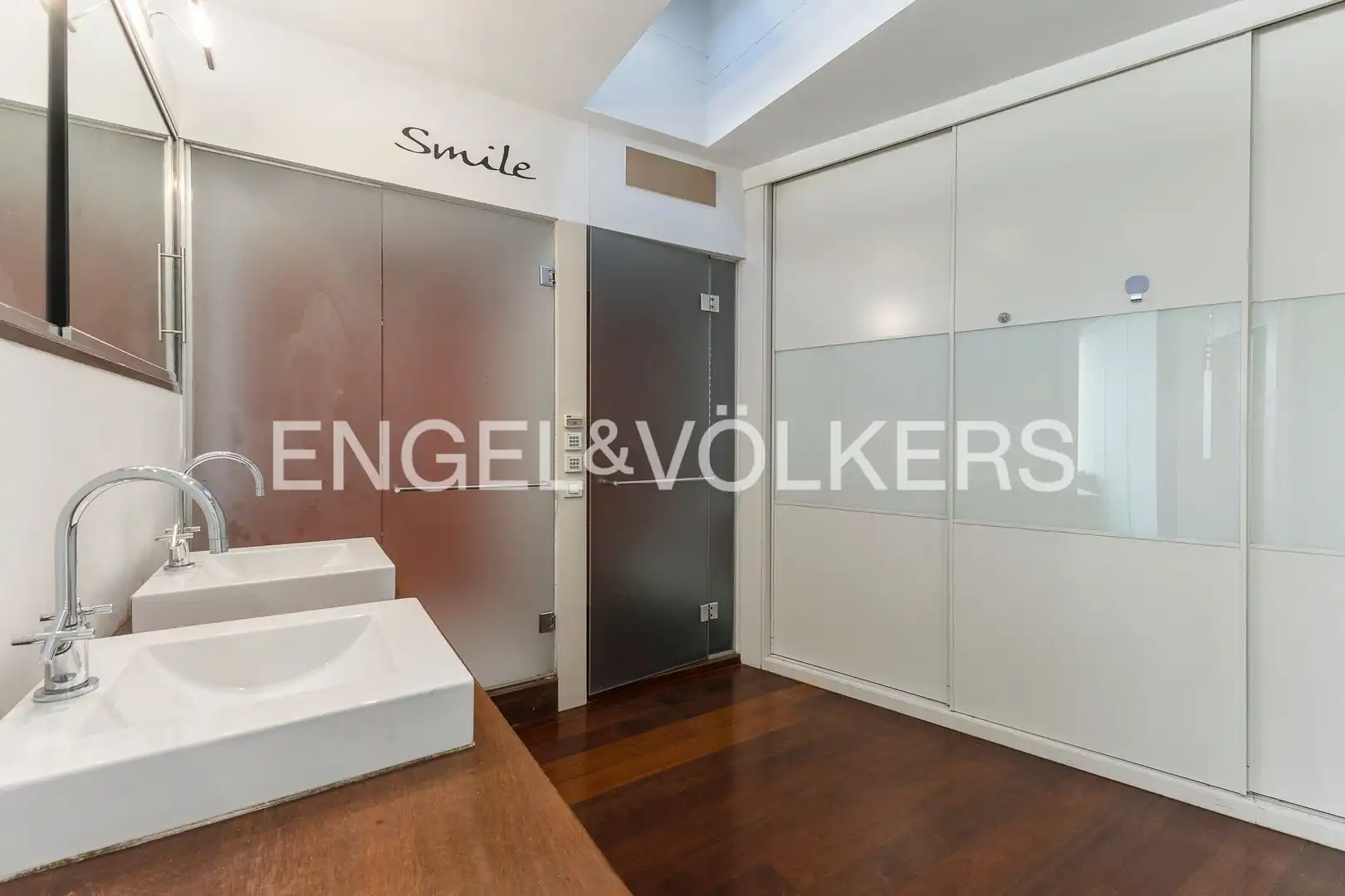 Houses for sale in Barcelona  with Air Conditioner, Heating and Private garden