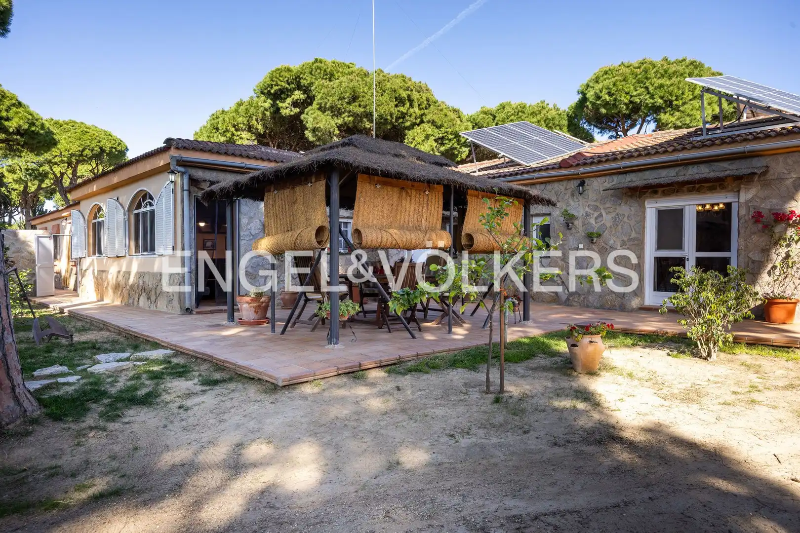 Terrassa de Casa o xalet en venda en Chiclana de la Frontera amb Calefacció, Jardí privat i Terrassa