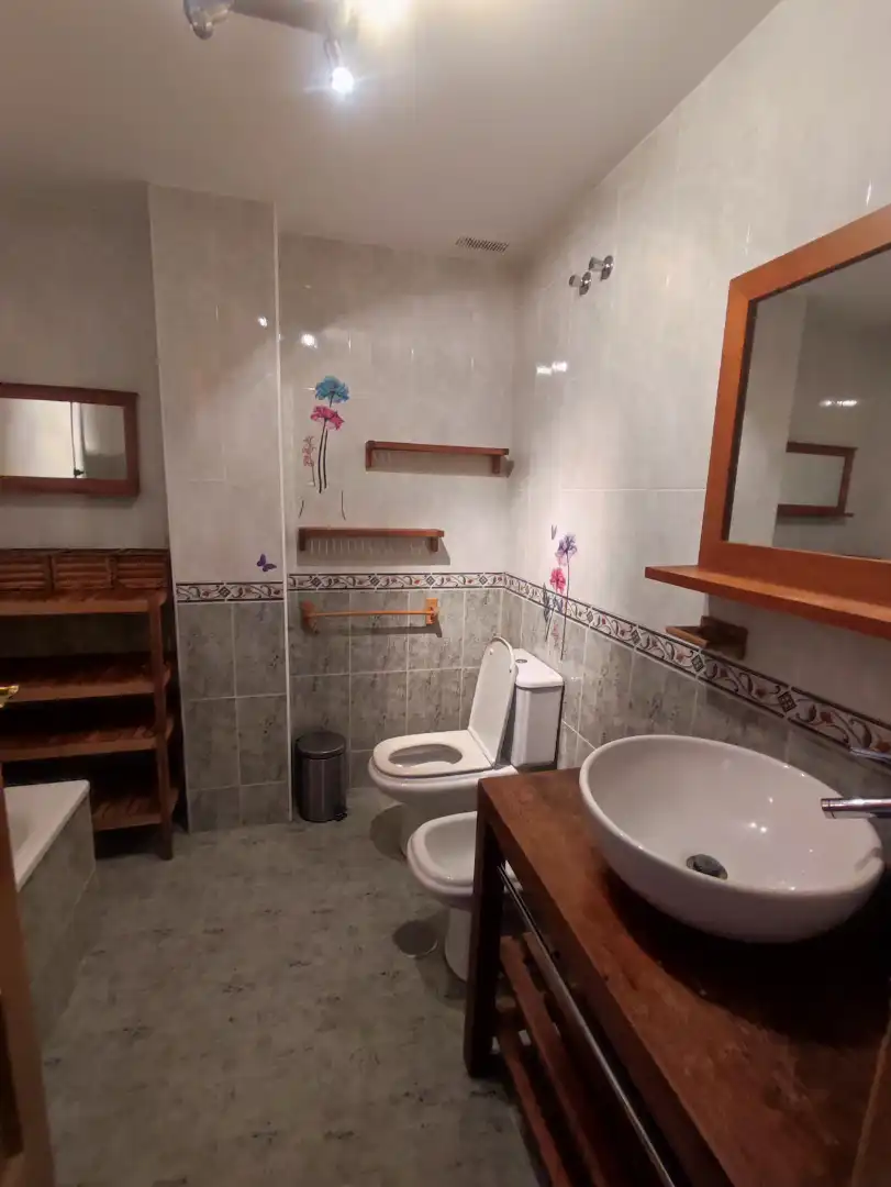 Baño de Piso en venta en Plasencia con Aire acondicionado, Calefacción y Amueblado
