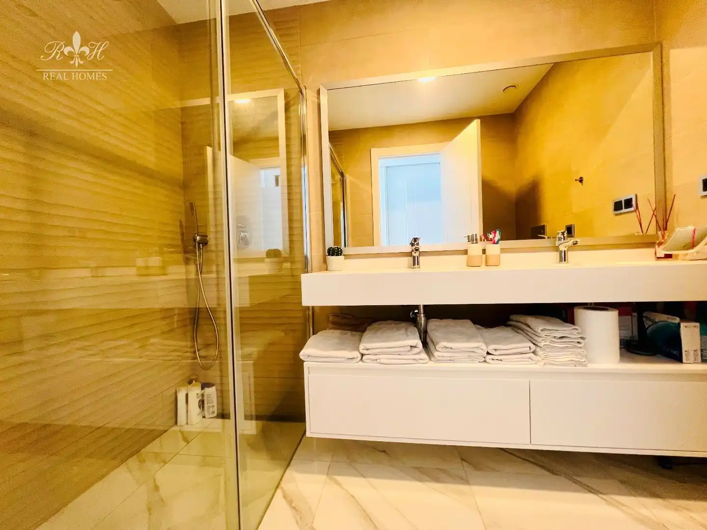 Badezimmer von Wohnung zur Miete in Benidorm mit Heizung, Terrasse und Schwimmbad