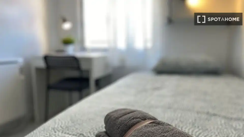 Habitación de Piso de alquiler en Madrid con Aire acondicionado, Calefacción y Amueblado