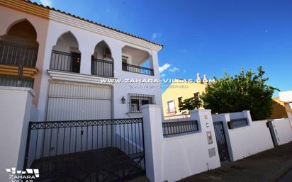 Vista exterior de Casa adosada en venda en Zahara de los Atunes amb Aire condicionat i Terrassa