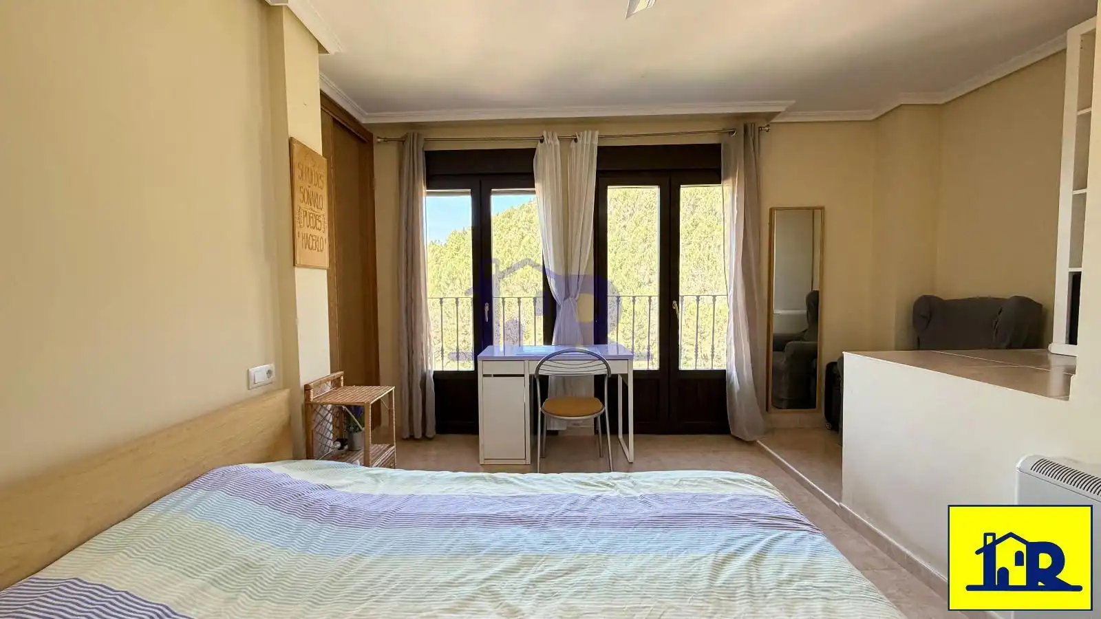 Habitación de Dúplex en venta en Cuenca con Calefacción, Trastero y Amueblado