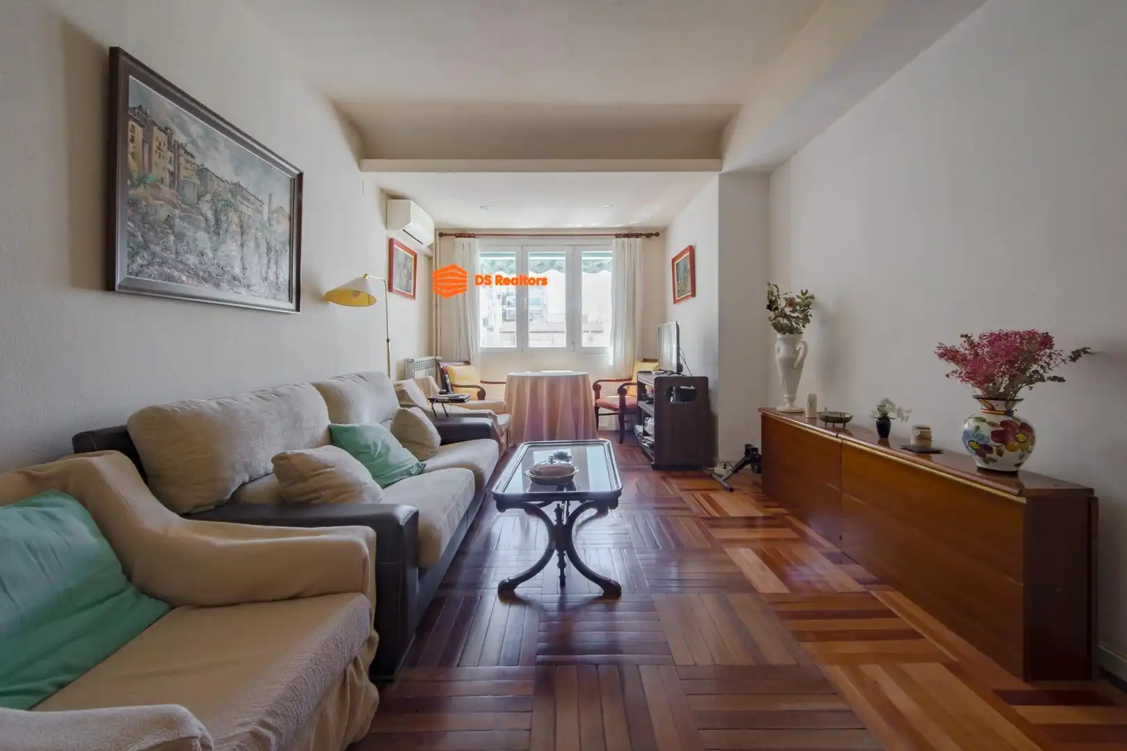 Living room of Flat for sale in Madrid  with Air Conditioner, Heating and Parquet flooring