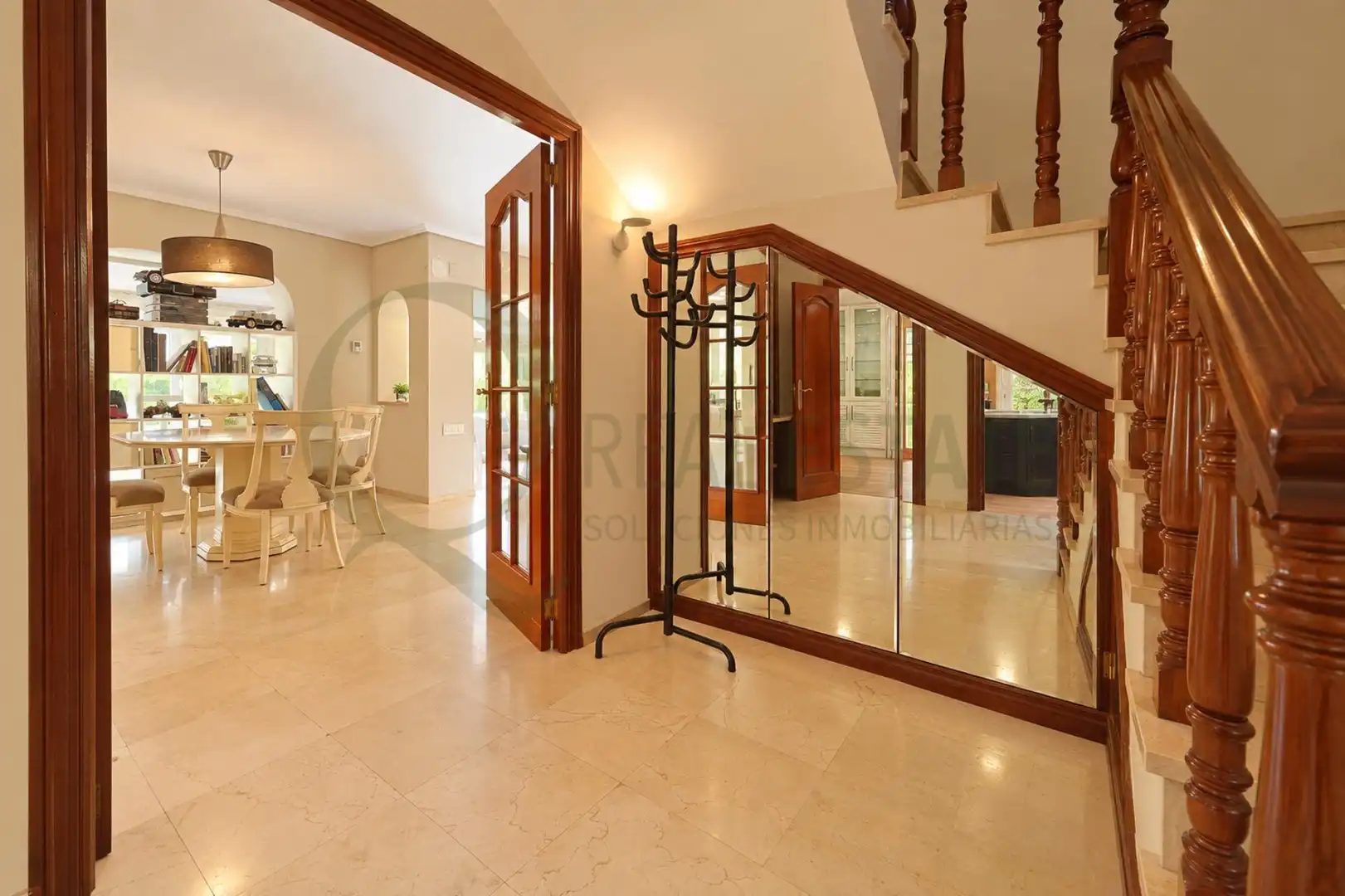 Haus oder Chalet zum Verkauf in Alicante / Alacant mit Klimaanlage, Heizung und Privatgarten