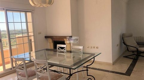 Foto 2 von Dachboden zur Miete in Avenida de la Alcudia, 130b, Río Real, Marbella