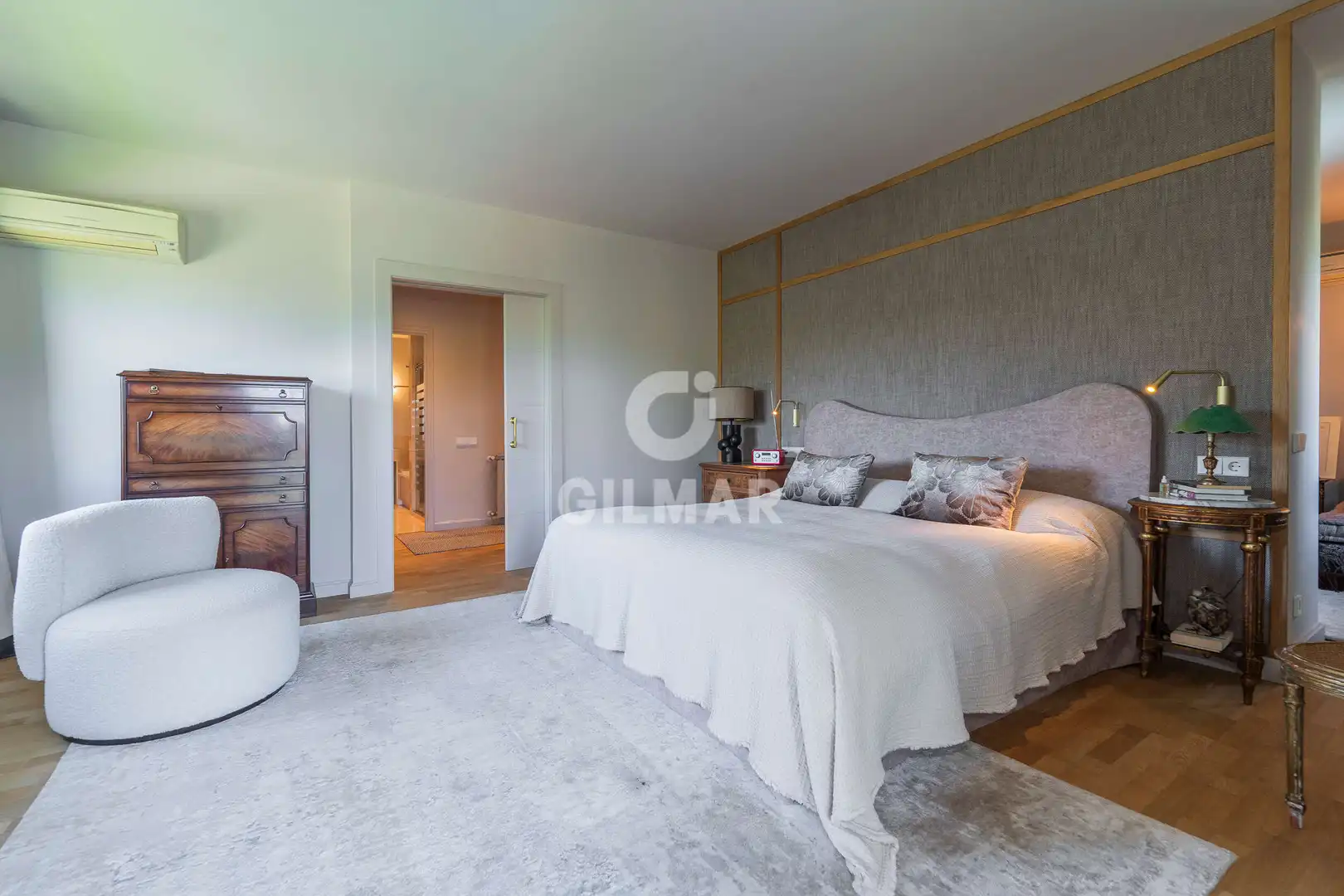 Bedroom of Houses for sale in Pozuelo de Alarcón  with Heating, Private garden and Swimming Pool