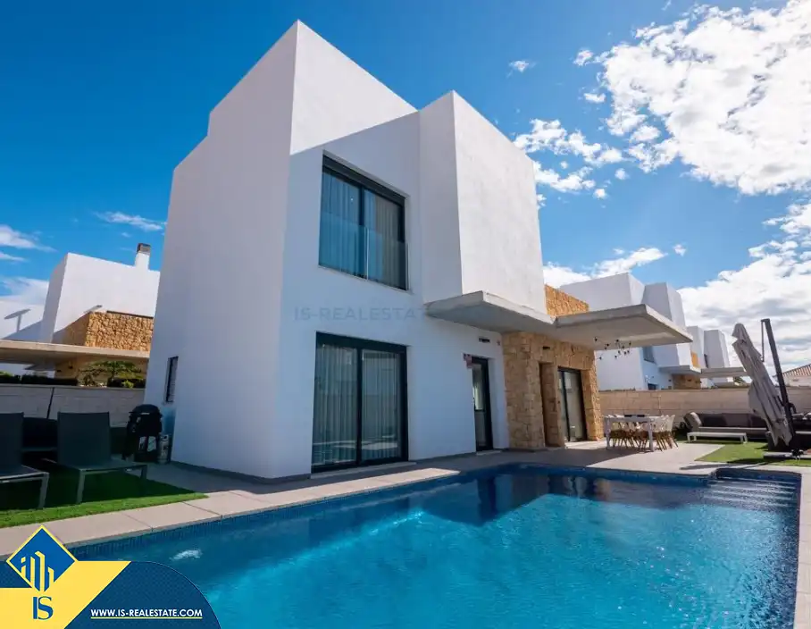 Chalet con piscina en venta en Rojales