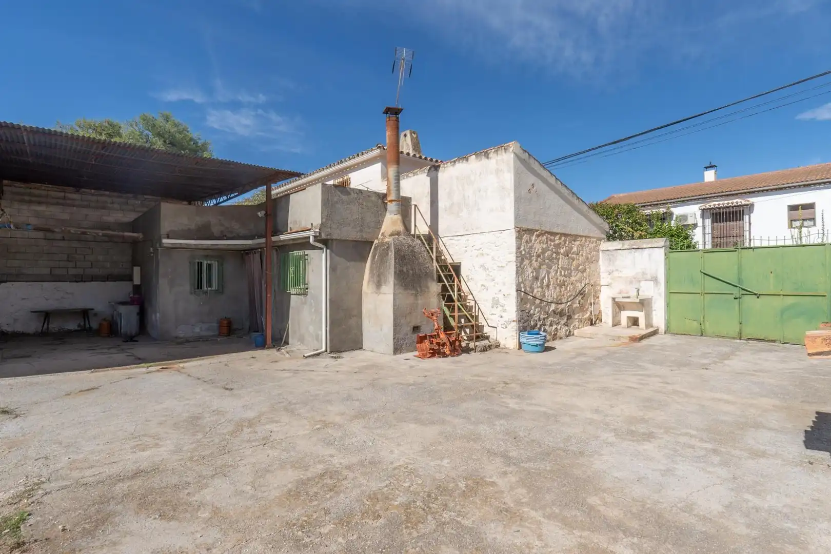 Vista exterior de Casa o chalet en venta en Albolote con Terraza y Balcón