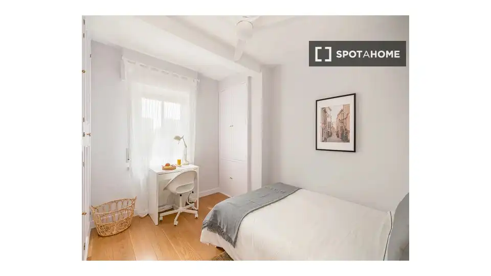 Habitación de Piso de alquiler en Madrid con Aire acondicionado, Calefacción y Amueblado