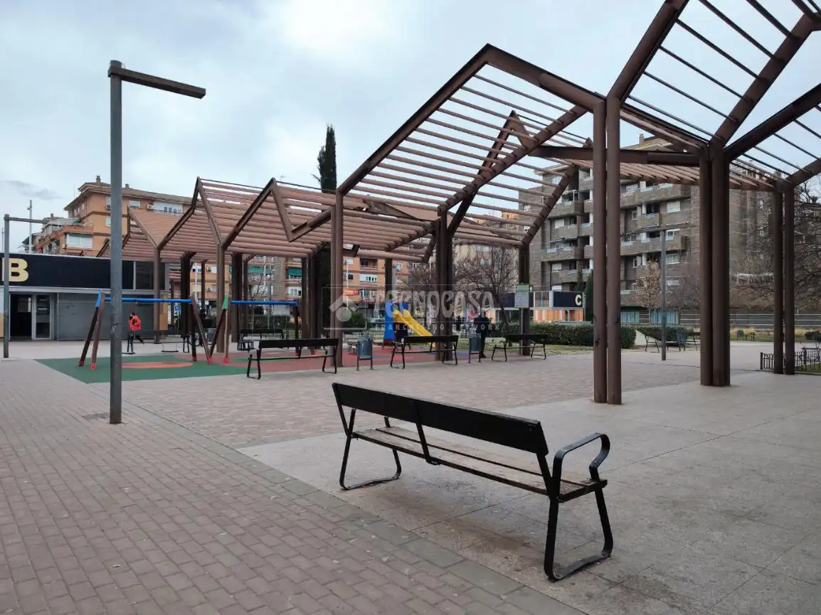 Geschaftsraum zur Miete in Av. de América, Barrio de Zaidín