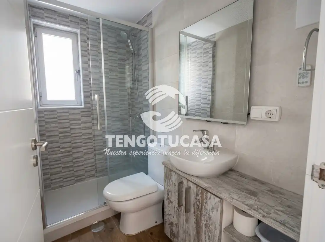 Piso en venta en Calle de María Teresa Sáenz de Heredia, 22, Ventas