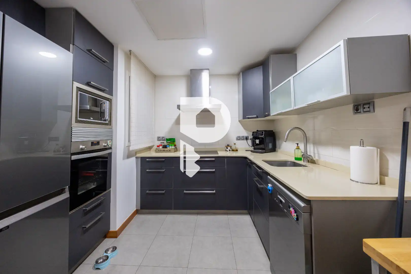 Küche von Wohnung zum Verkauf in Sant Vicenç Dels Horts mit Klimaanlage, Heizung und Parkett