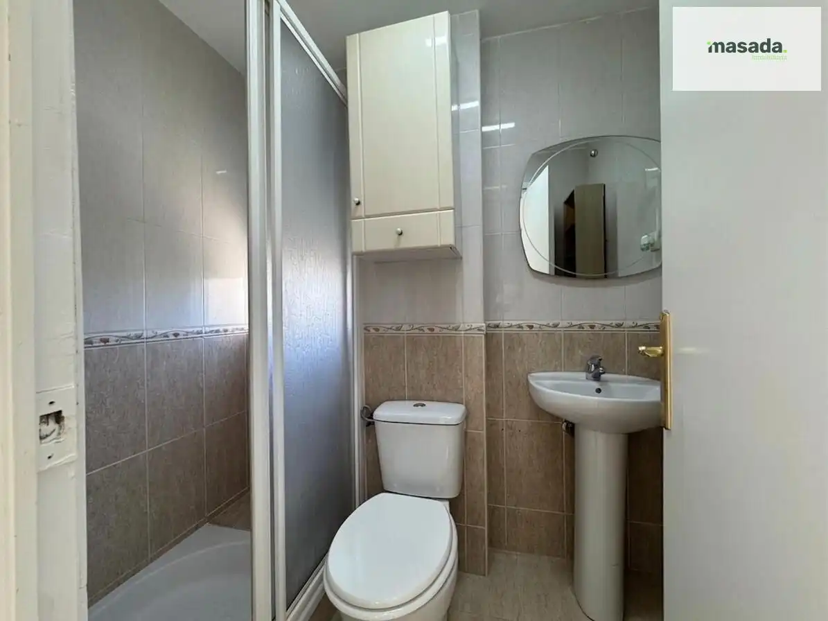 Bathroom of Flat for sale in Granada  with Air Conditioner, Storage room and Balcony