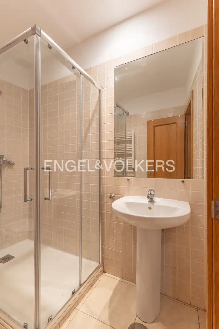 Badezimmer von Wohnung zum Verkauf in Madrid mit Heizung, Abstellraum und Balkon
