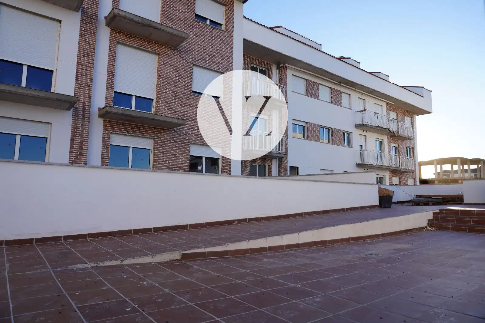 Außenansicht von Wohnung zum Verkauf in Pelabravo mit Heizung, Privatgarten und Terrasse