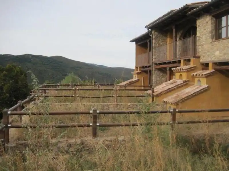 Vista exterior de Pis en venda en Sarroca de Bellera amb Jardí privat