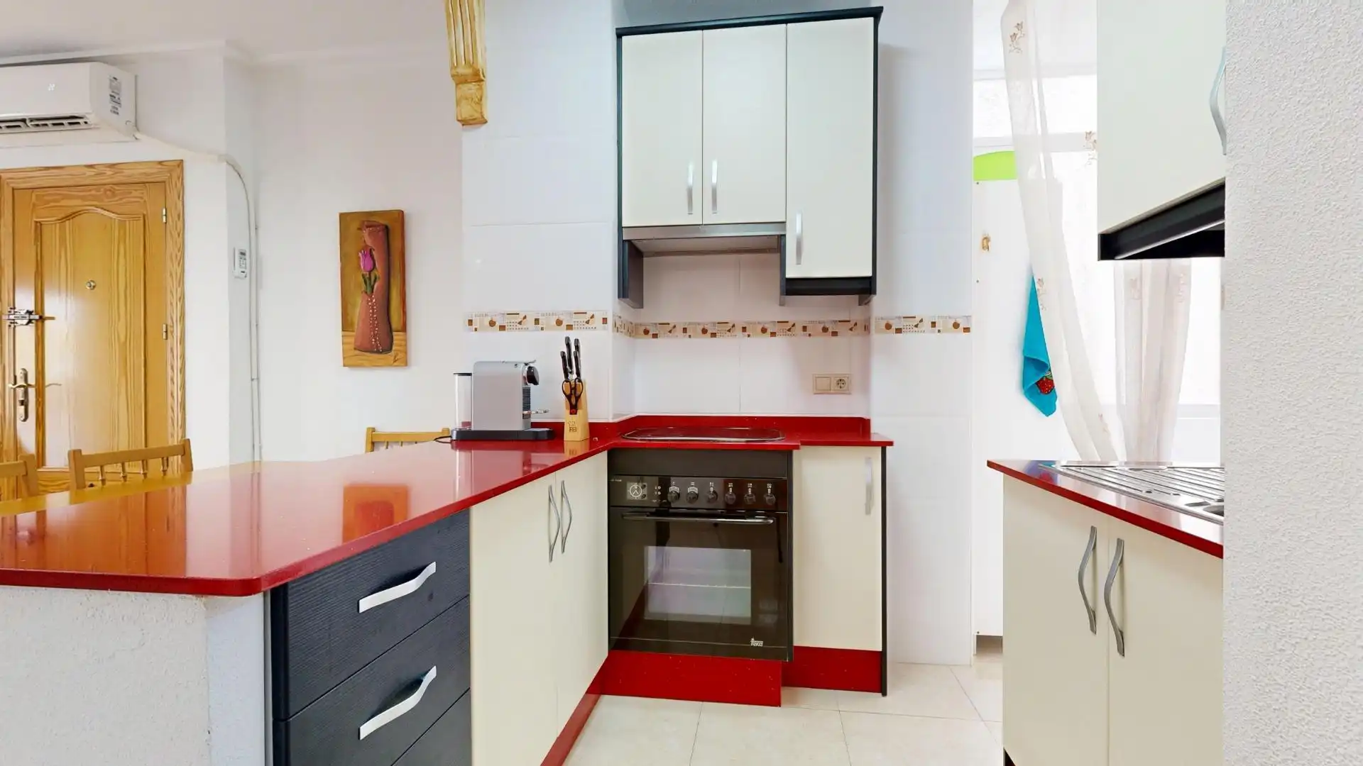 Cocina de Apartamento de alquiler en Torrevieja con Aire acondicionado, Amueblado y Balcón