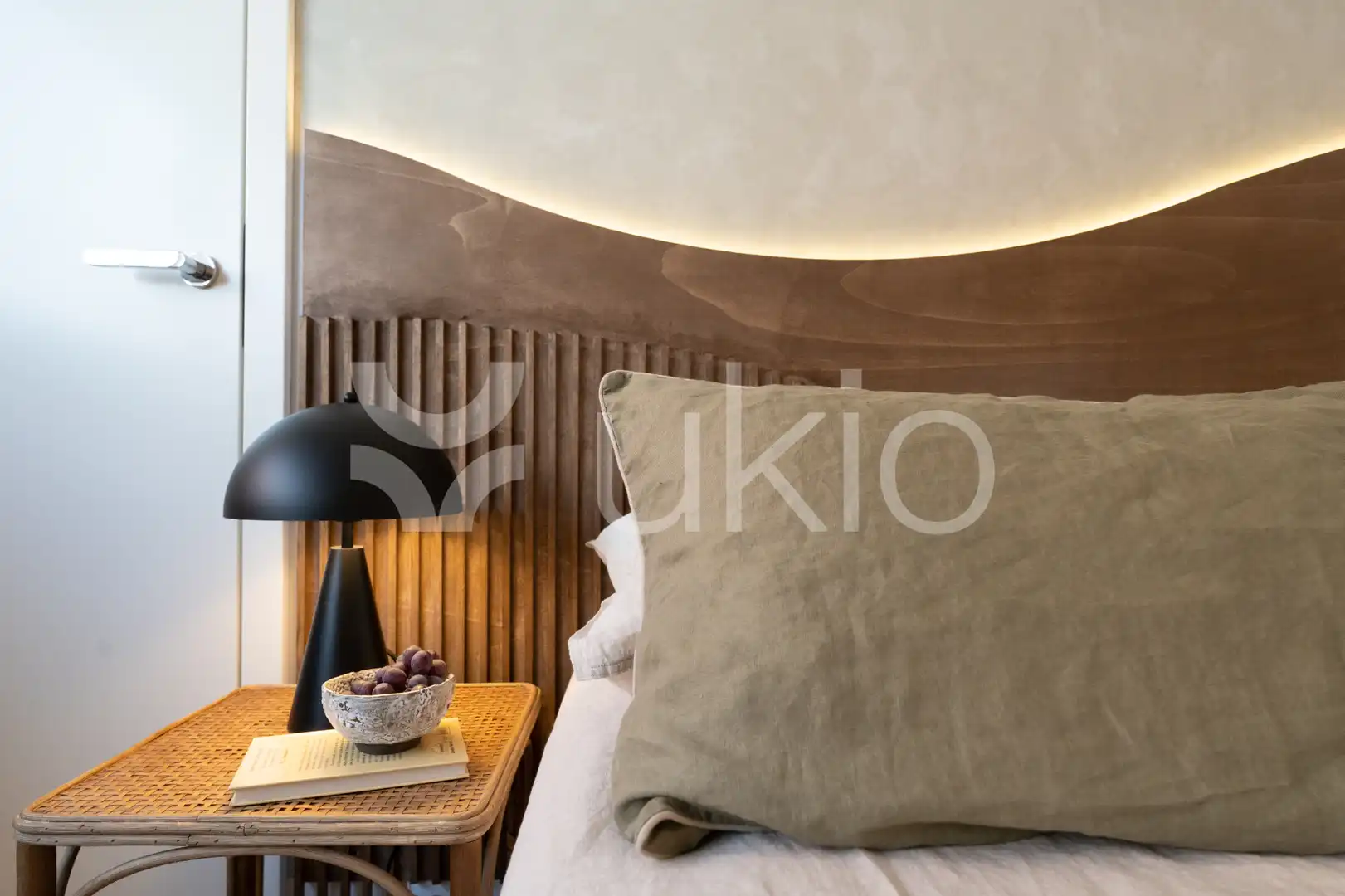 Dormitori de Apartament de lloguer en Madrid amb Aire condicionat, Calefacció i Moblat