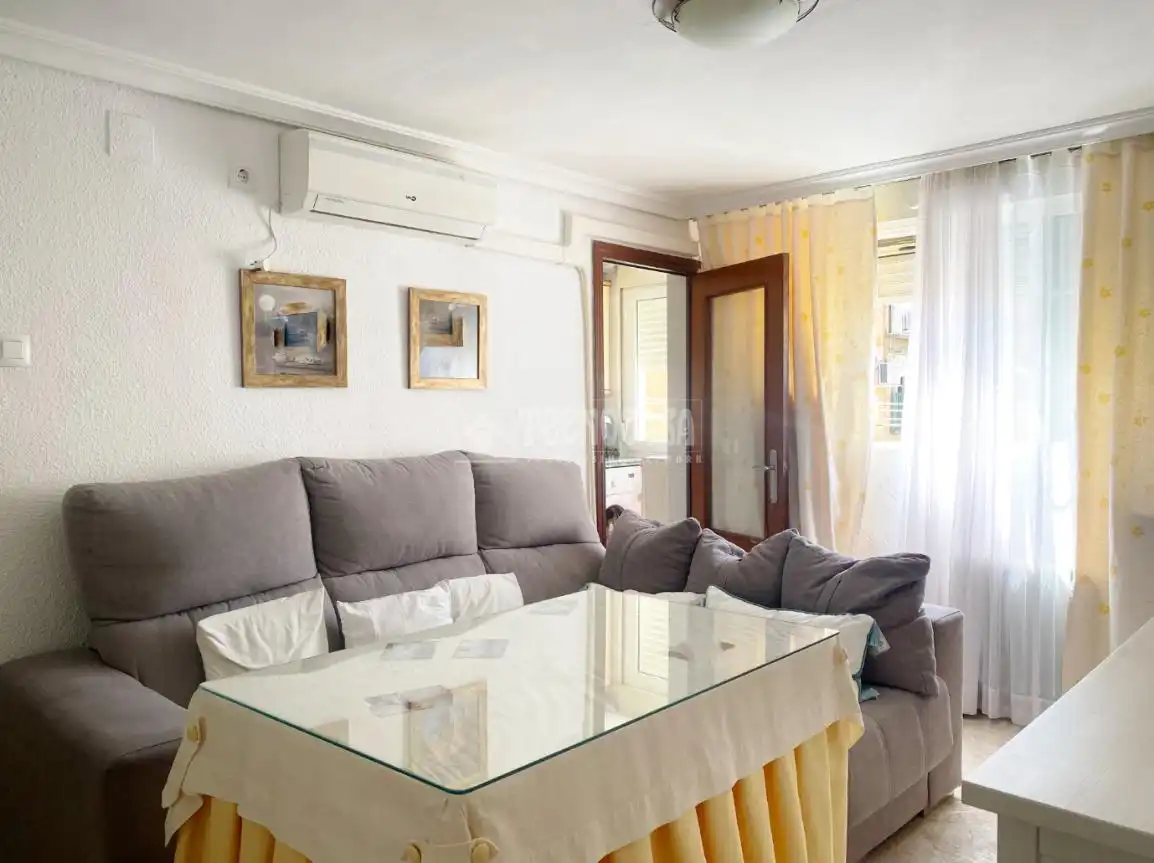 Sala de estar de Piso en venta en Sevilla con Aire acondicionado y Amueblado