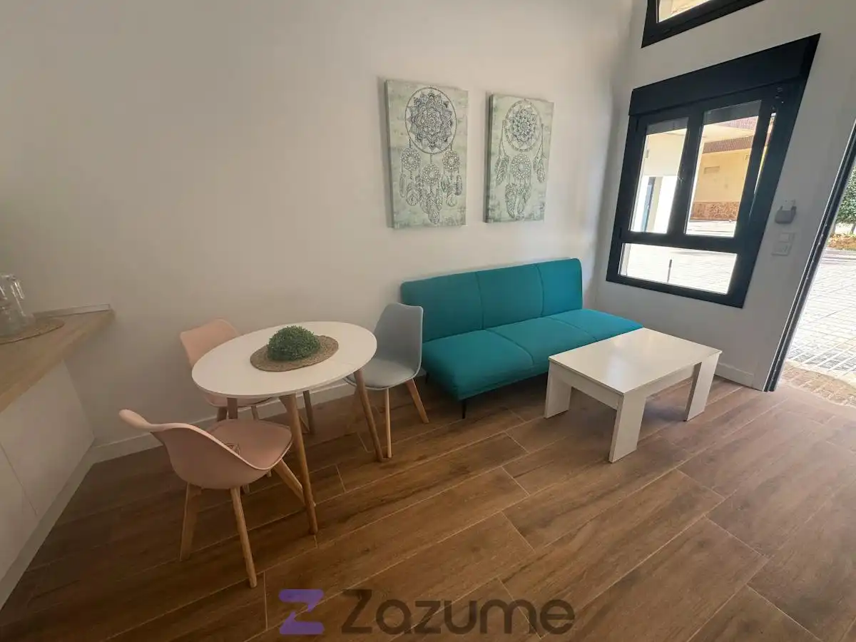 Sala de estar de Apartamento de alquiler en Fuengirola con Aire acondicionado, Jardín privado y Amueblado