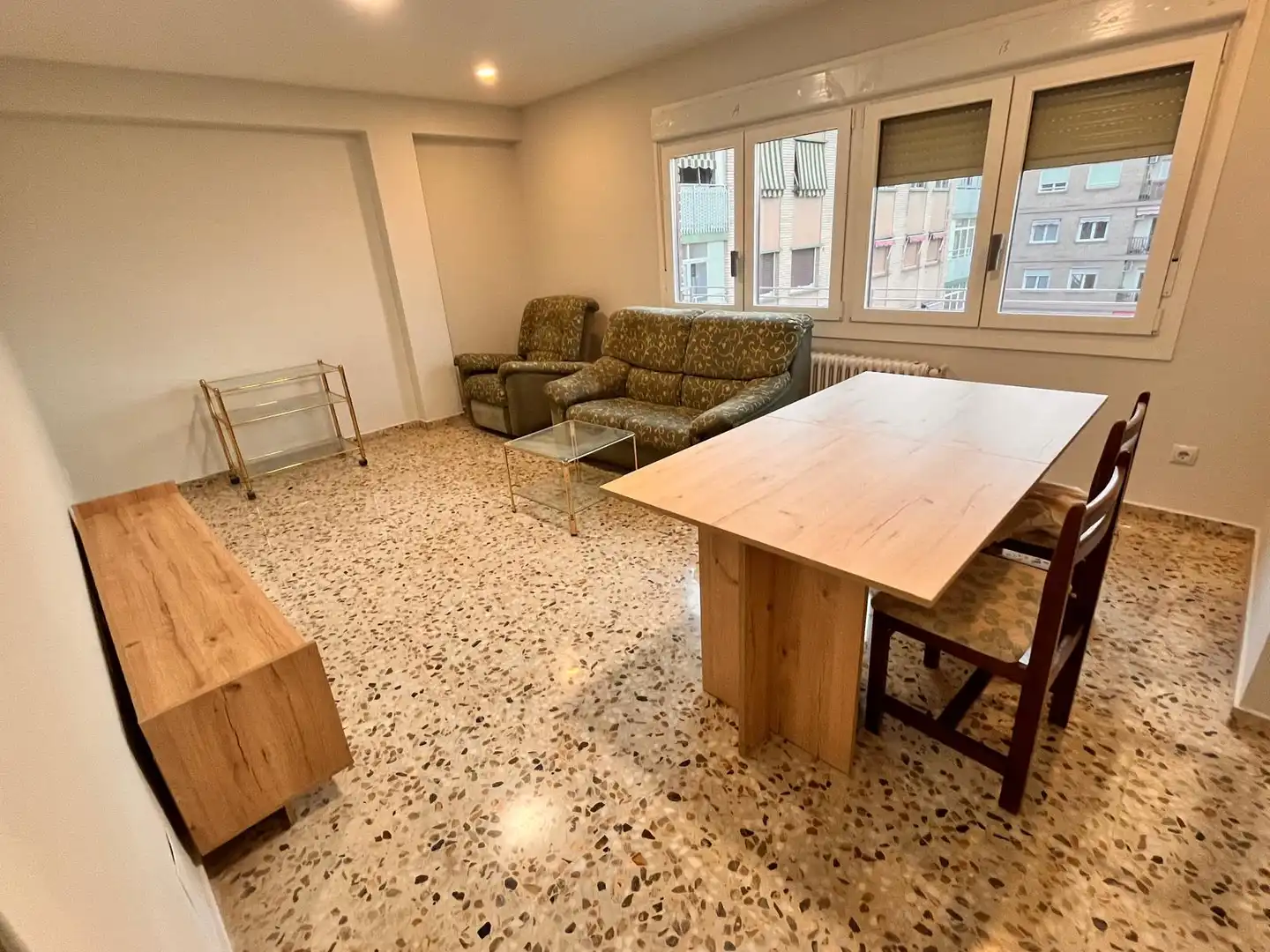 Sala d'estar de Pis de lloguer en Zaragoza amb Aire condicionat, Calefacció i Moblat