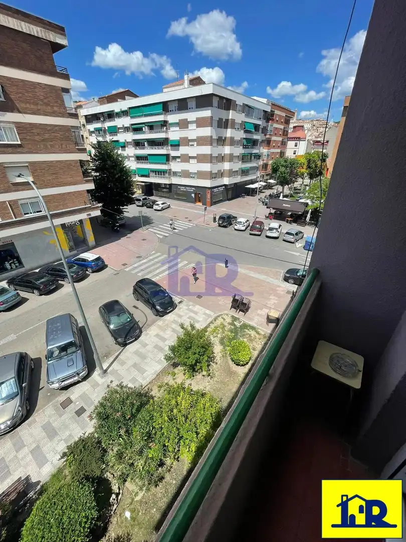 Parking de Piso de alquiler en Cuenca con Calefacción y Amueblado