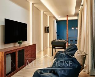 Living room of Flat for sale in  Madrid Capital  with Air Conditioner, Heating and Furnished